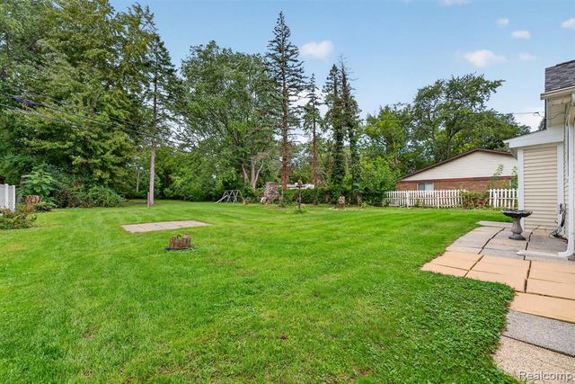 9470 Mortenview Drive, Taylor, MI 48180