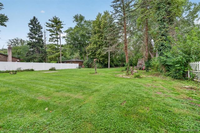 9470 Mortenview Drive, Taylor, MI 48180