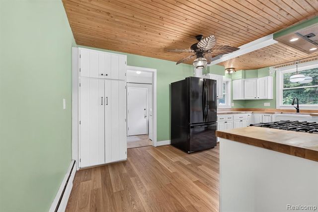 9470 Mortenview Drive, Taylor, MI 48180