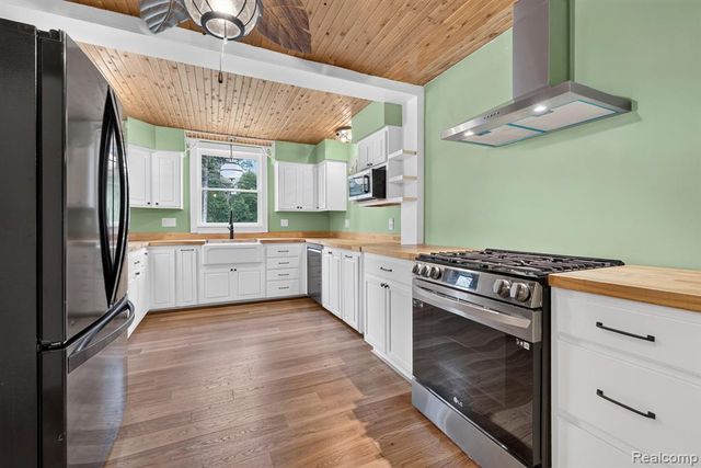 9470 Mortenview Drive, Taylor, MI 48180