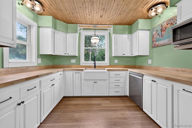 9470 Mortenview Drive, Taylor, MI 48180