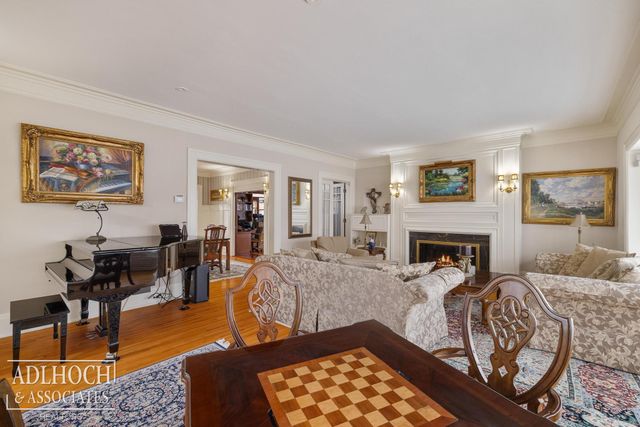 1020 Kensington Avenue, Grosse Pointe, MI 48230