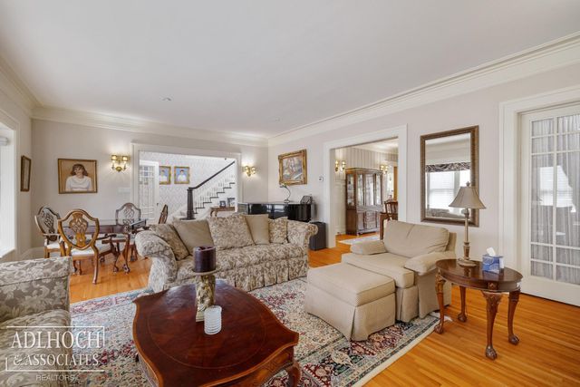 1020 Kensington Avenue, Grosse Pointe, MI 48230