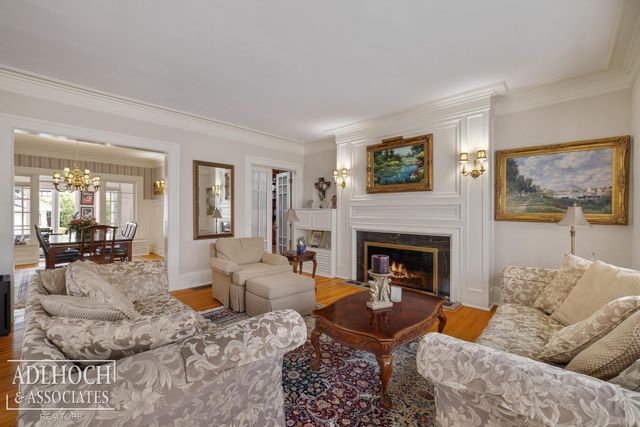 1020 Kensington Avenue, Grosse Pointe, MI 48230