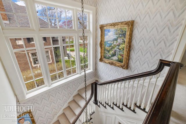 1020 Kensington Avenue, Grosse Pointe, MI 48230