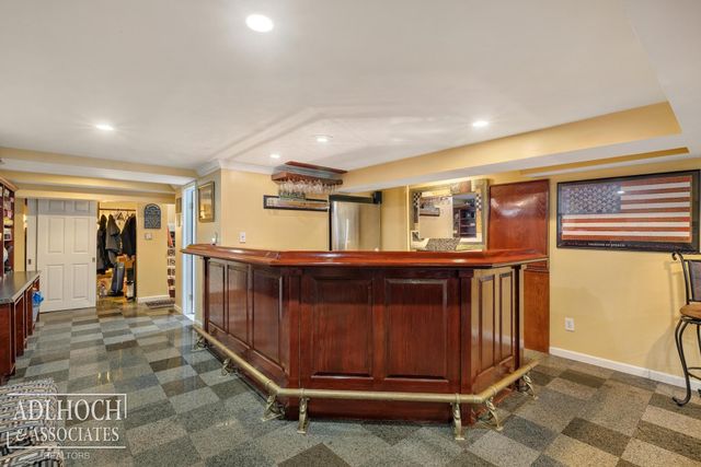 1020 Kensington Avenue, Grosse Pointe, MI 48230