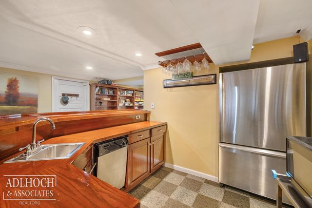1020 Kensington Avenue, Grosse Pointe, MI 48230