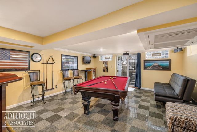 1020 Kensington Avenue, Grosse Pointe, MI 48230