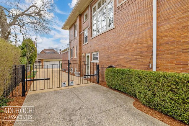 1020 Kensington Avenue, Grosse Pointe, MI 48230
