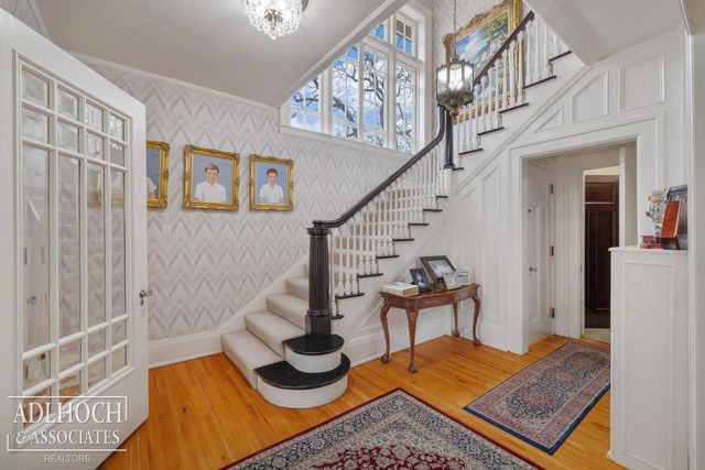 1020 Kensington Avenue, Grosse Pointe, MI 48230