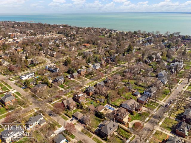 1020 Kensington Avenue, Grosse Pointe, MI 48230