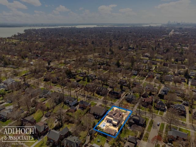 1020 Kensington Avenue, Grosse Pointe, MI 48230