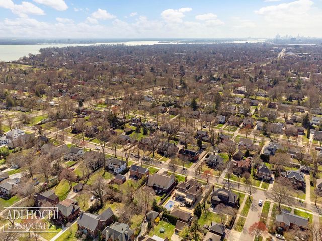1020 Kensington Avenue, Grosse Pointe, MI 48230