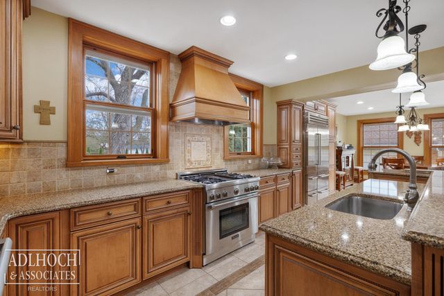 1020 Kensington Avenue, Grosse Pointe, MI 48230