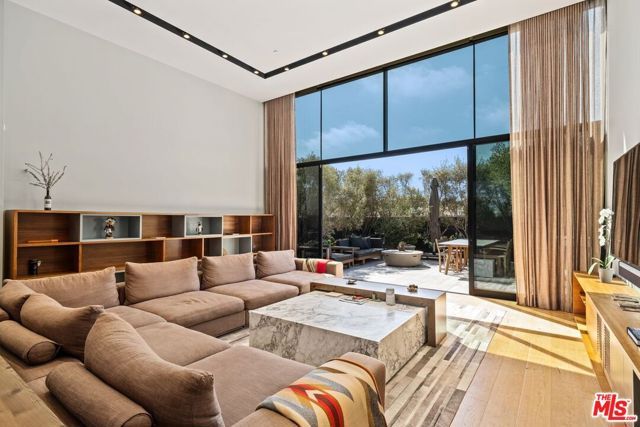 207 Hollister Avenue, Santa Monica, CA 90405