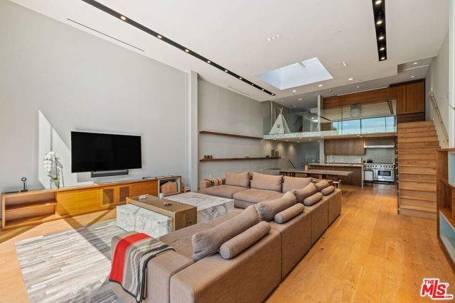 207 Hollister Avenue, Santa Monica, CA 90405