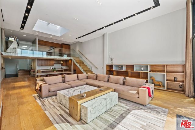 207 Hollister Avenue, Santa Monica, CA 90405