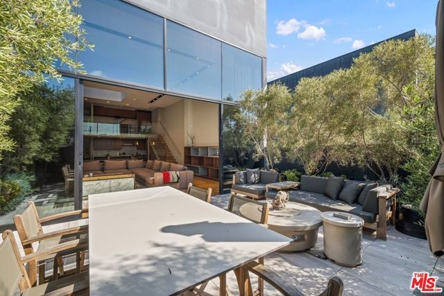 207 Hollister Avenue, Santa Monica, CA 90405