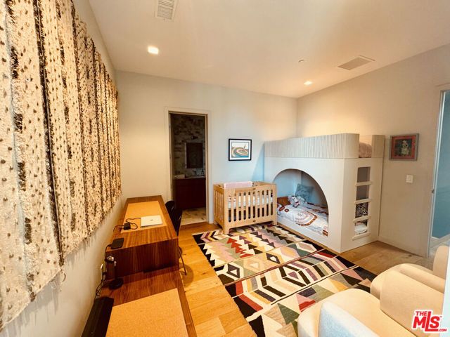 207 Hollister Avenue, Santa Monica, CA 90405