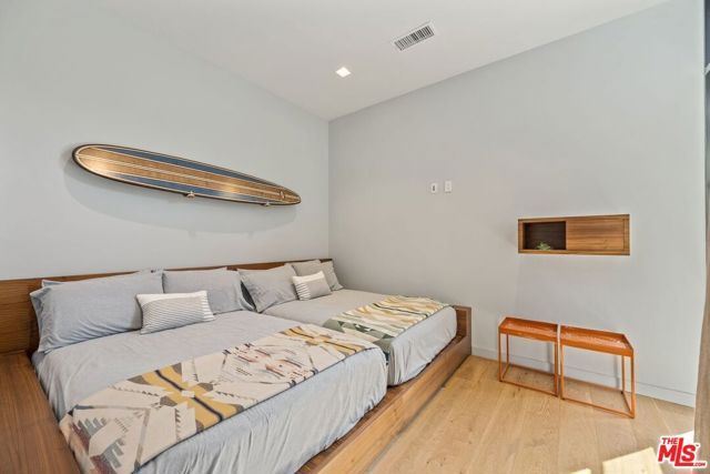 207 Hollister Avenue, Santa Monica, CA 90405
