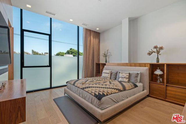 207 Hollister Avenue, Santa Monica, CA 90405