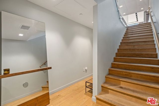 207 Hollister Avenue, Santa Monica, CA 90405