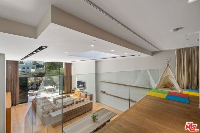 207 Hollister Avenue, Santa Monica, CA 90405