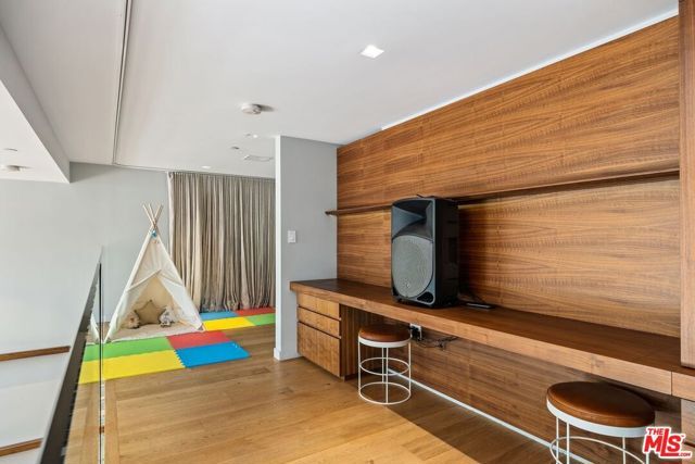 207 Hollister Avenue, Santa Monica, CA 90405