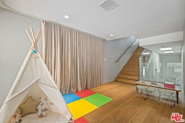 207 Hollister Avenue, Santa Monica, CA 90405