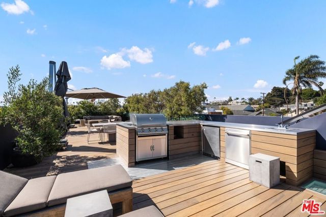 207 Hollister Avenue, Santa Monica, CA 90405