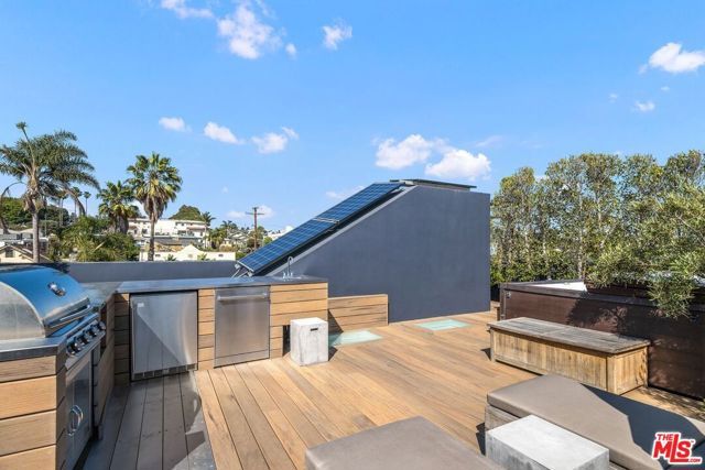 207 Hollister Avenue, Santa Monica, CA 90405