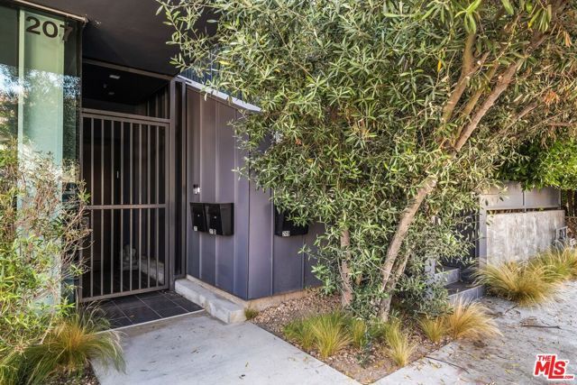 207 Hollister Avenue, Santa Monica, CA 90405