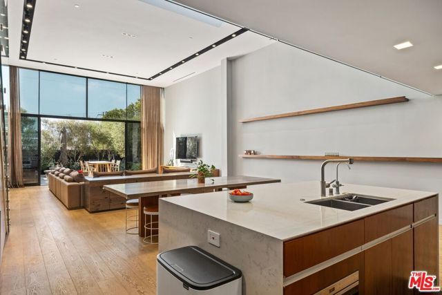 207 Hollister Avenue, Santa Monica, CA 90405