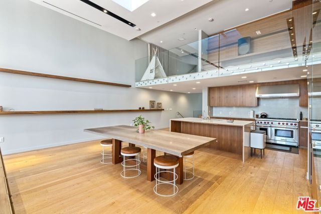 207 Hollister Avenue, Santa Monica, CA 90405