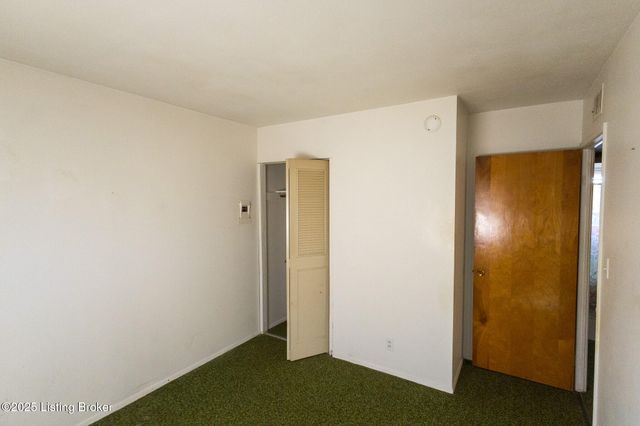 186 Crestwood Ln, Louisville, KY 40229