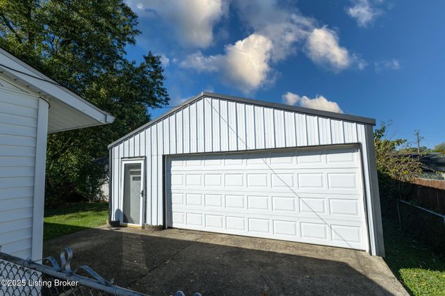 186 Crestwood Ln, Louisville, KY 40229