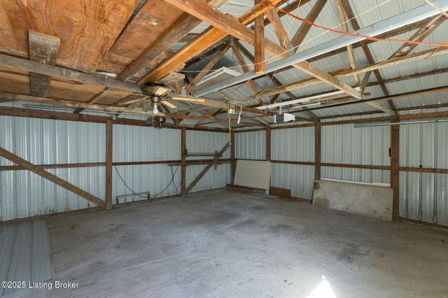 186 Crestwood Ln, Louisville, KY 40229