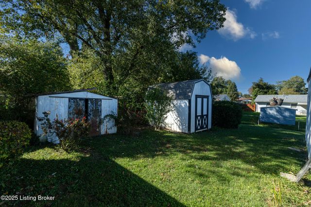 186 Crestwood Ln, Louisville, KY 40229