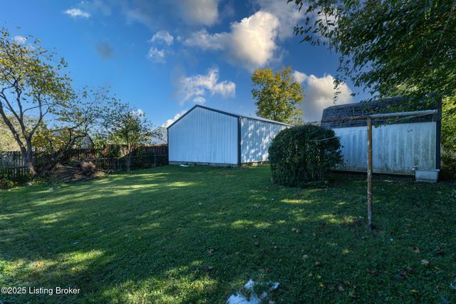 186 Crestwood Ln, Louisville, KY 40229