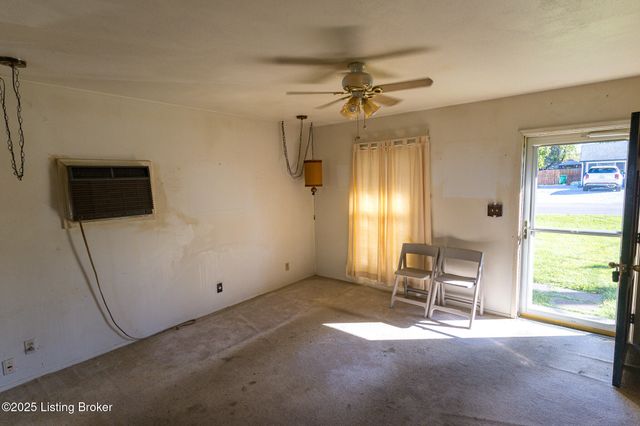 186 Crestwood Ln, Louisville, KY 40229