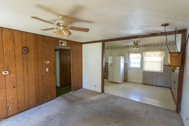 186 Crestwood Ln, Louisville, KY 40229