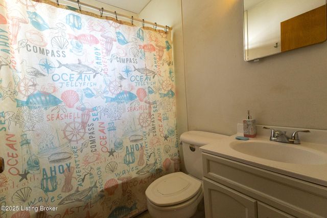 186 Crestwood Ln, Louisville, KY 40229