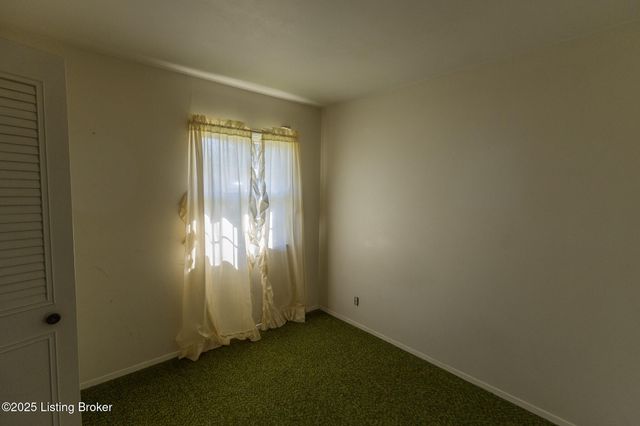 186 Crestwood Ln, Louisville, KY 40229