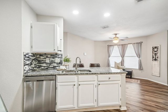 9711 SPRUCE RIDGE DR, Converse, TX 78109