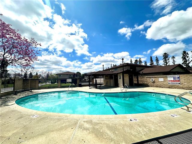 1123 W Sierra Madre Avenue 4, Azusa, CA 91702
