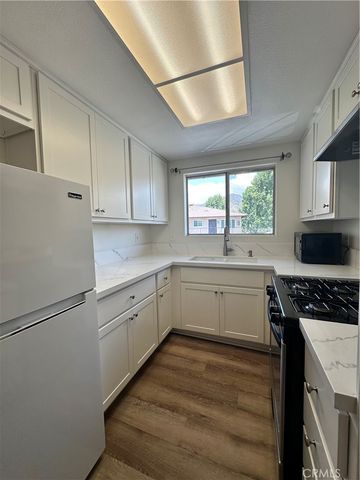 1123 W Sierra Madre Avenue 4, Azusa, CA 91702