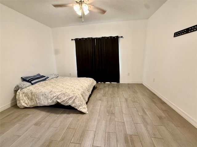 220 Brown Street, West Columbia, TX 77486