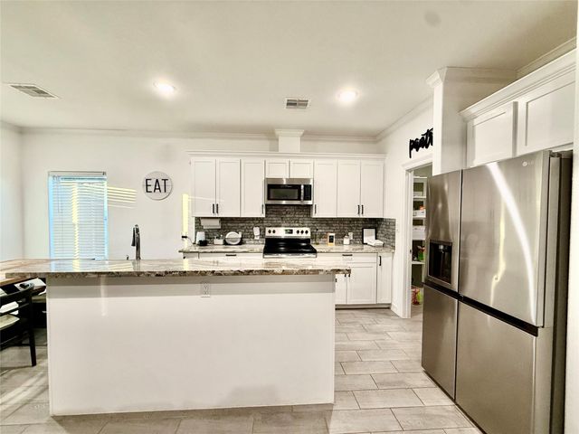 220 Brown Street, West Columbia, TX 77486