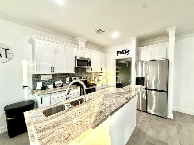 220 Brown Street, West Columbia, TX 77486