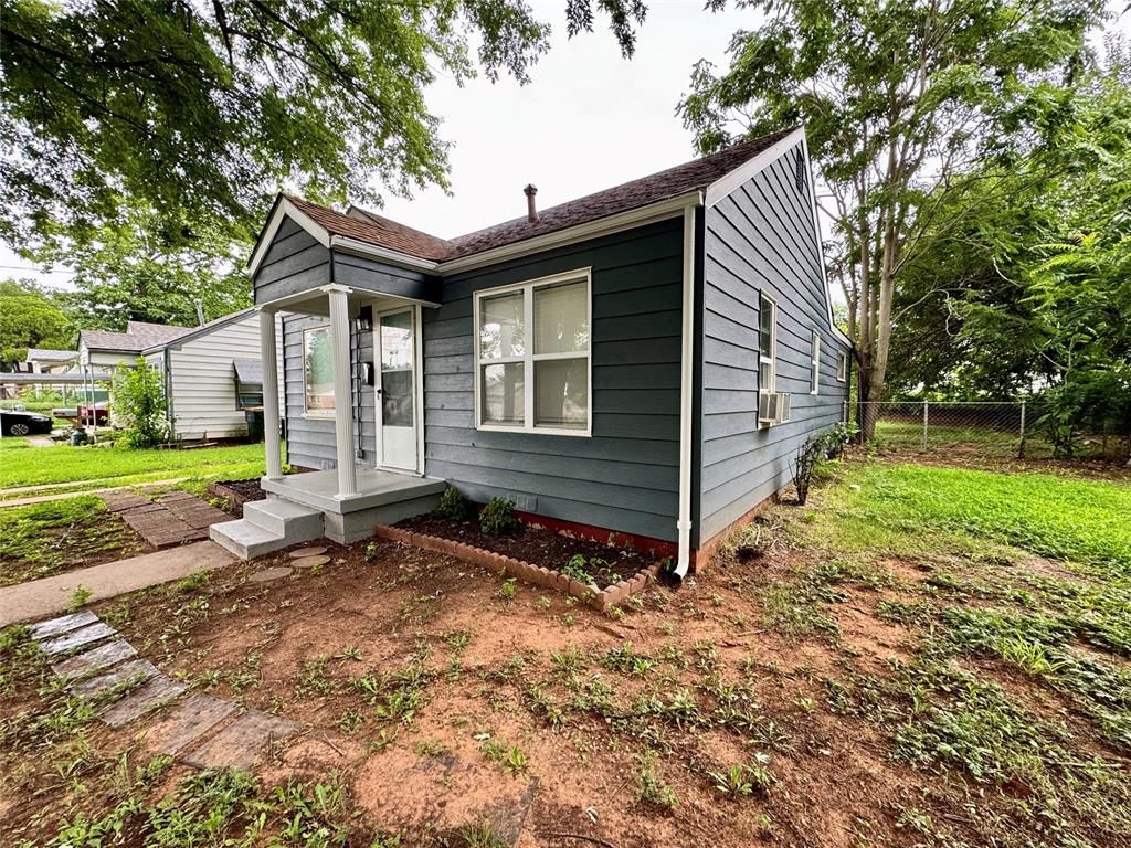 Image 1 of property listing at 515 W Georgia Avenue, Chickasha, OK 73018